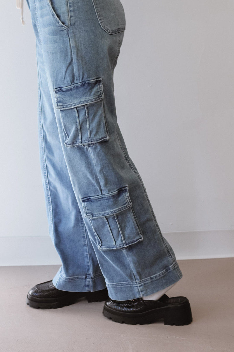 Black denim soft jeans (W 32), beige cotton multi-pocket… | Drouot.com